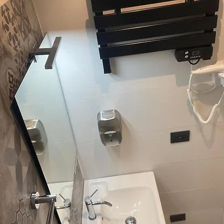 Drooms 4,0 Domotic Smart Self 24h,7 Vicino Treni Porta Susa E Centro Storico Guest house *