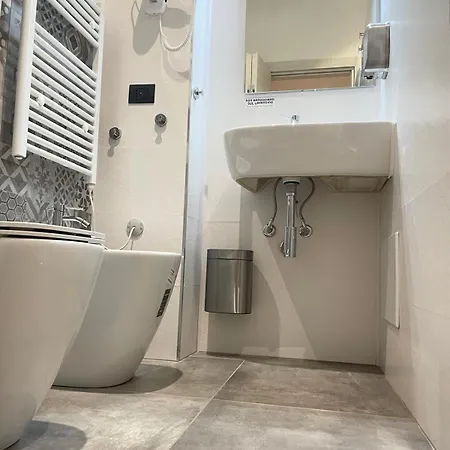 בית הארחה Drooms 4,0 Domotic Smart Self 24h,7 Vicino Treni Porta Susa E Centro Storico 4*