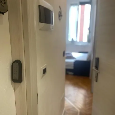 Penzion Drooms 4,0 Domotic Smart Self 24h,7 Vicino Treni Porta Susa E Centro Storico 4*